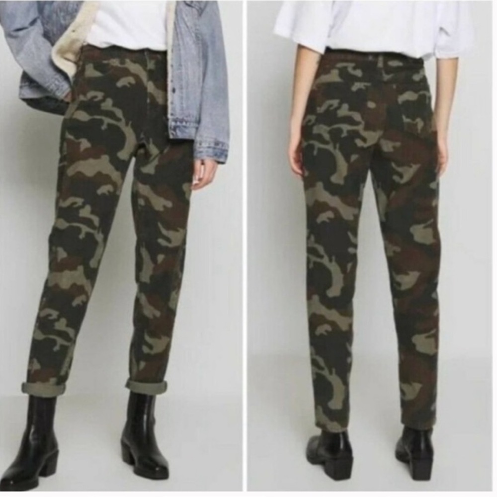 American Eagle Green Camo Corduroy Super Stretch Mom Jean Pants Womens Size 6